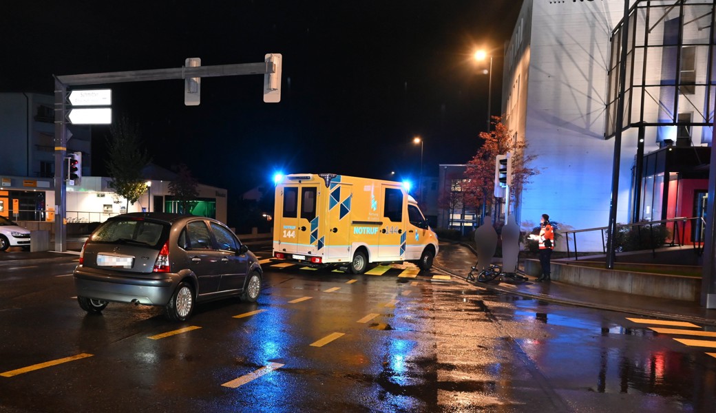 18-jähriger E-Bike-Fahrer verletzt sich bei einem Unfall im Dorfzentrum