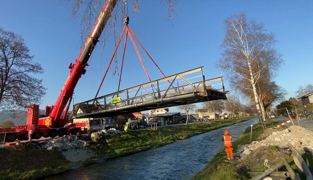 Die alte Sternenbrücke wird in den nächsten Tagen vor Ort zerlegt und dann verschrottet. 