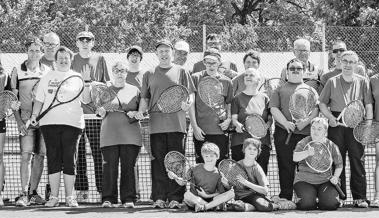 Tennisclub trainiert mit Behindertensportlern