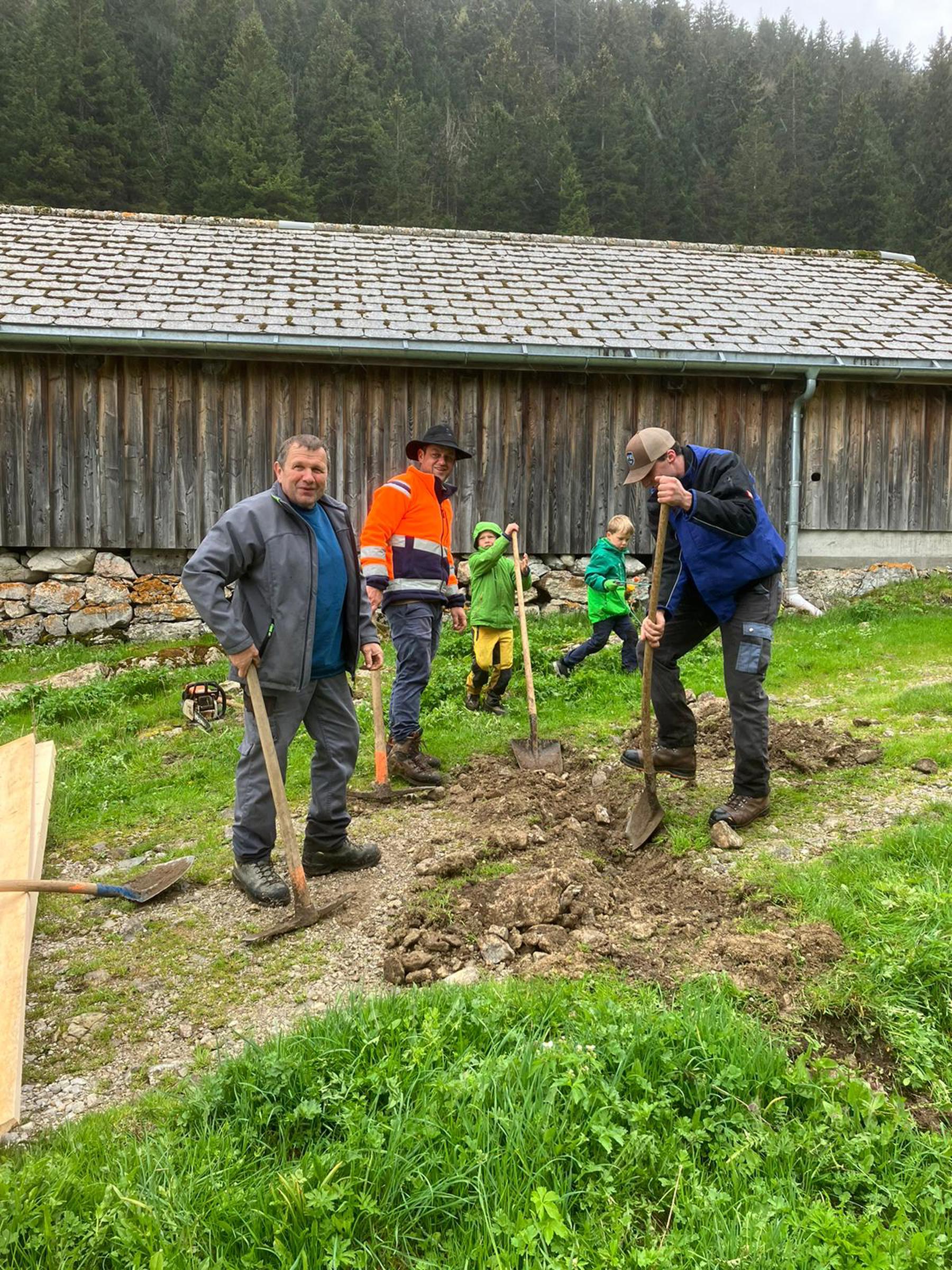 42 Freiwillige arbeiten auf der Alp Sämtis Der Rheintaler 42 Freiwillige arbeiten auf der Alp Sämtis Der Rheintaler