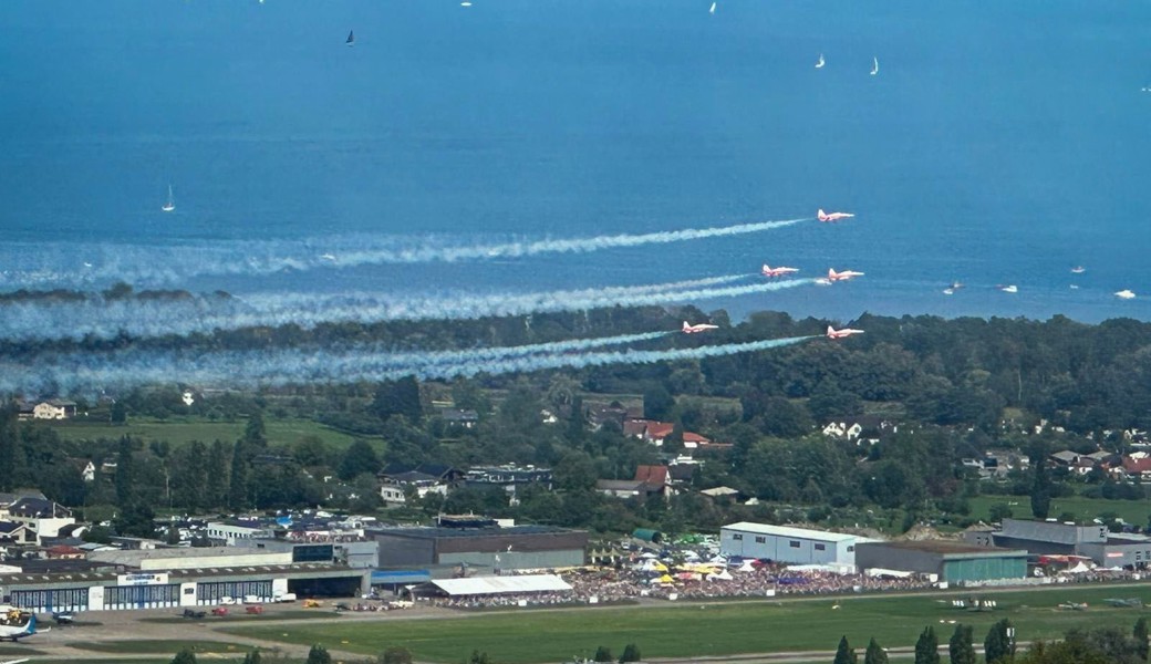 Stimmungsvolle Flugshow: Die Bilder zum grossen Jubiläumsfest in und über Altenrhein