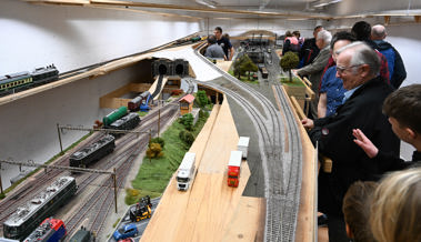Faszinierende Eisenbahn-Miniaturwelten im Schulhaus Schöntal Faszinierende Eisenbahn-Miniaturwelten im Schulhaus Schöntal
