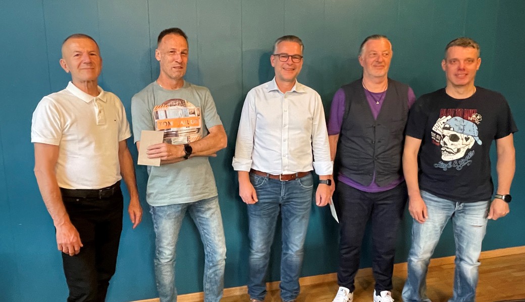 Von links: Popadic Dragan 20 Jahre, Predl Herbert 20 Jahre, Geschäftsführer Michael Schachtler, Scheffknecht Manfred 20 Jahre, Stocklasa Daniel 5 Jahre. (abwesend wegen Krankheit Willidal Joachim 20 Jahre)