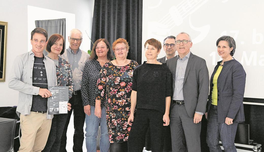 Pascal Zäch vom Kinotheater Madlen (links) mit langjährigen Partnern von «Blues im Madlen» (von links): Carola Espanhol (Gemeinderätin Au), Christian Fiechter, Judith Spirig (Sonnenbau AG), Denise Zellweger (Kinotheater Madlen), Doris Büchel (Mobiliar), Vincenzo Ornamento (Gravag), Norbert Büchel (Mobiliar) und Sabina Saggioro (Rheintaler Kulturstiftung).