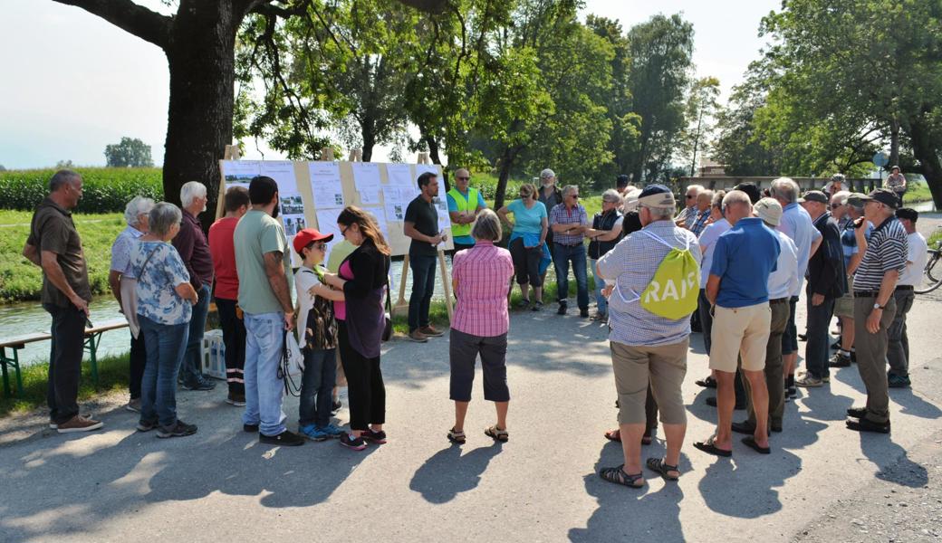 Roland Hollenstein erklärte den Teilnehmern den aktuellen Stand des Vorprojekts für das Hochwasserschutzkonzept des Rheintaler Binnenkanals.