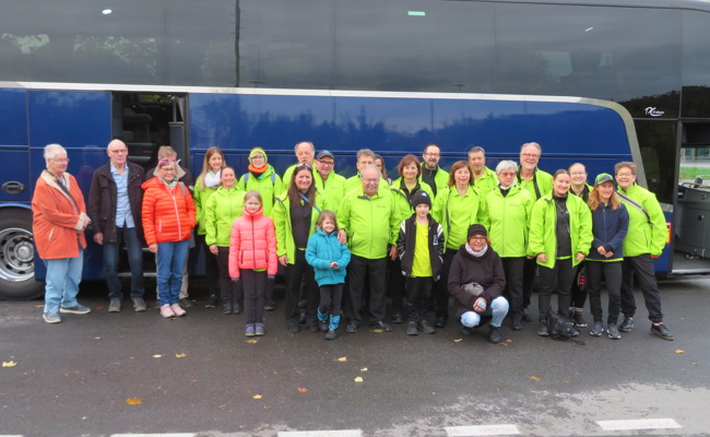 Schalmeien besuchten ein Geburtstagfest in der Nachbarschaft