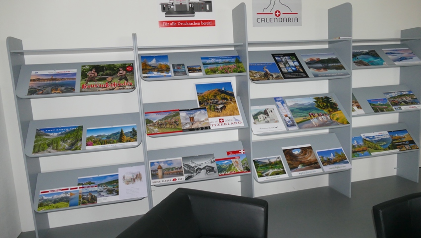 Vom Bauernkalender bis zum Landschaftspanorama-Kalender: Die Kalenderpalette aus dem Calendaria-Verlag ist breit. Vom Bauernkalender bis zum Landschaftspanorama-Kalender: Die Kalenderpalette aus dem Calendaria-Verlag ist breit.