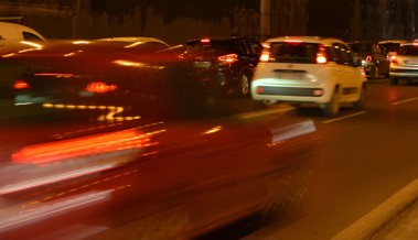 Fünf Fahrzeuge fuhren am Samstag im Pfändertunnel ineinander