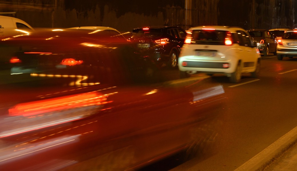 Fünf Fahrzeuge fuhren am Samstag im Pfändertunnel ineinander