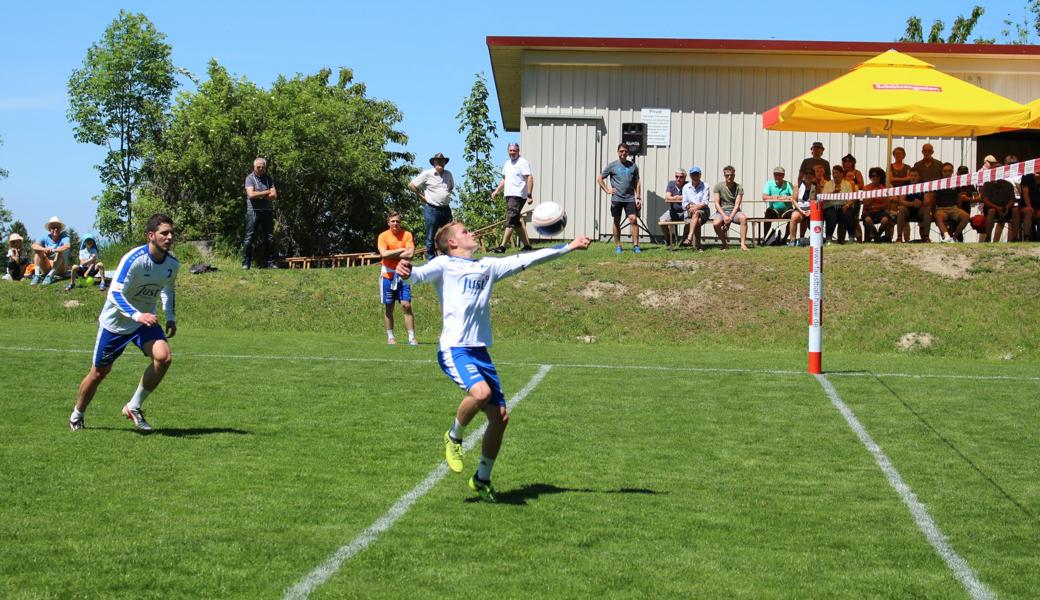 Walzenhausen mit Noah Kellenberger (am Ball) und Lukas Züger verbuchte auf der Franzenweid einen Teilerfolg. 