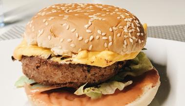 Sieht aus wie Fleisch, schmeckt wie Fleisch, ist aber keins! Veganer Burger im Test