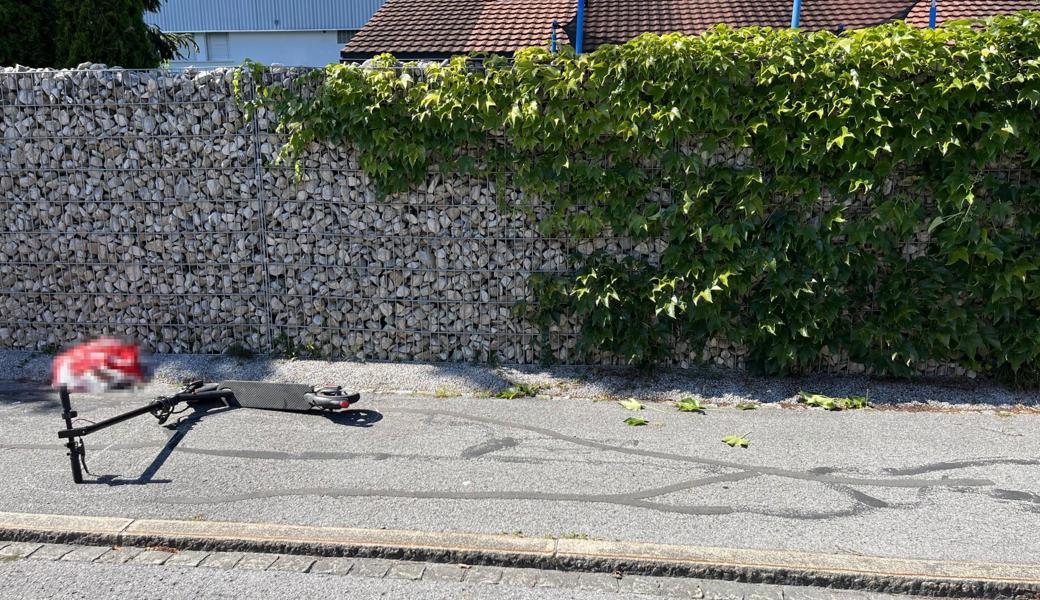 Eine 51-jährige Frau verlor die Kontrolle über Ihren E-Scooter und stürze.