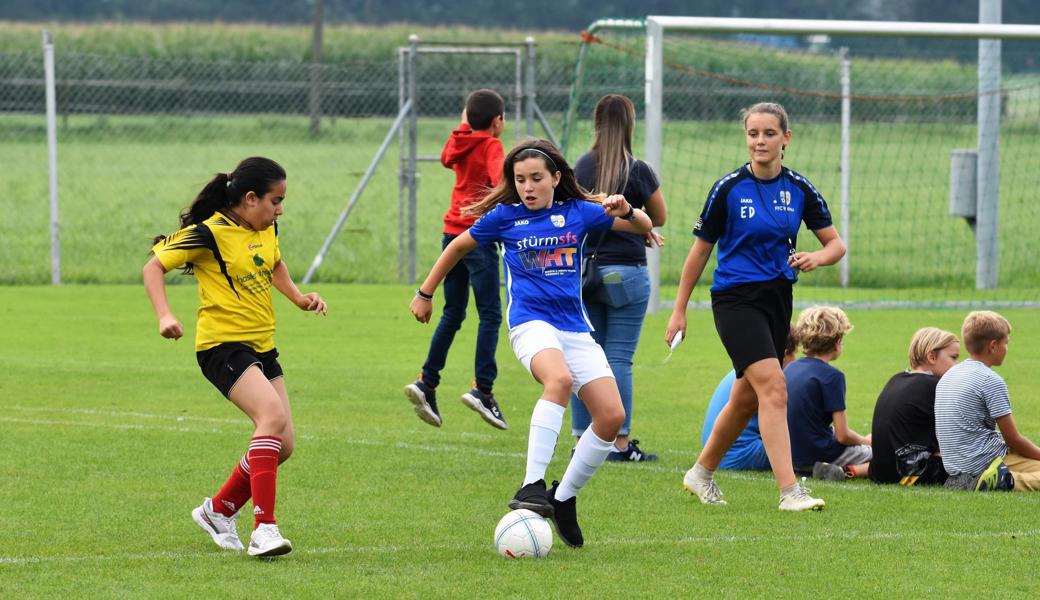 Spannendes Derby in der 5. Klasse: Wyden Widnau (in Blau) gegen Schöntal Altstätten. 