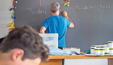 Kanton stuhlt Kirche aus dem Schulzimmer