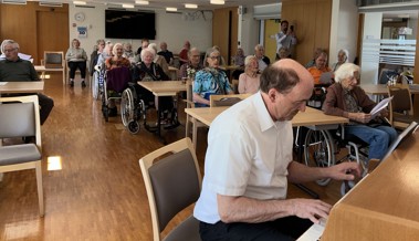 Der Leica-Chor gab im Alters- und Pflegeheim Lieder zum Besten