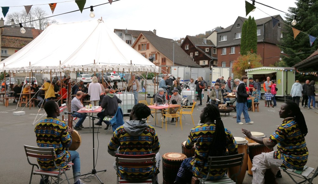 Gemeinsam essen macht glücklich, erst recht, wenn das Ambiente stimmt