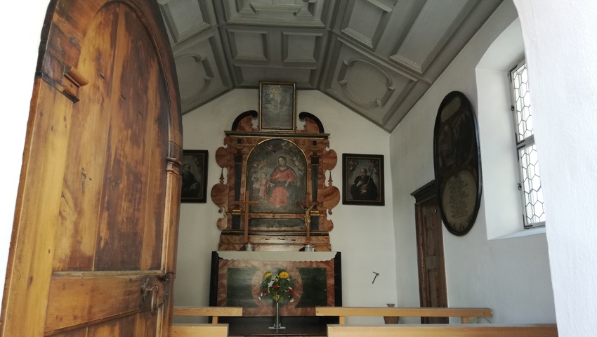 Einen Blick hinter die Kapellmauern werfen Einen Blick hinter die Kapellmauern werfen