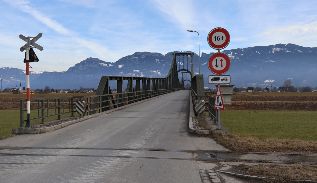 Aller guten Dinge sind drei: Jetzt arbeitet auch die Gemeinde an einer Lichtsignallösung für die Rietbrücke