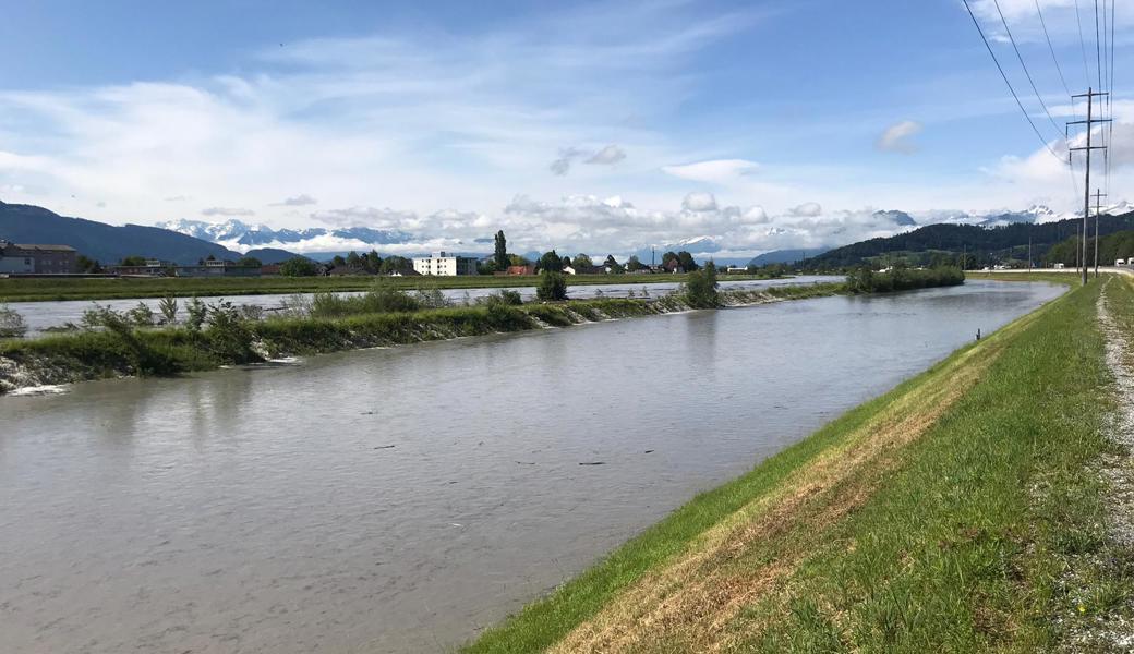 Der Rhein bei der Zollbrücke Au-Lustenau.