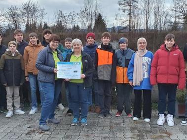 Oberstufe Diepoldsau leiste eine Spende an den Samariterverein