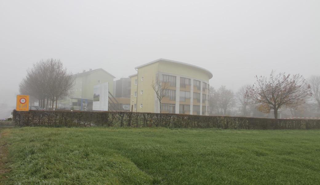 Vernebelte Stimmung rund ums Altersheim Feldhof in Oberriet. 