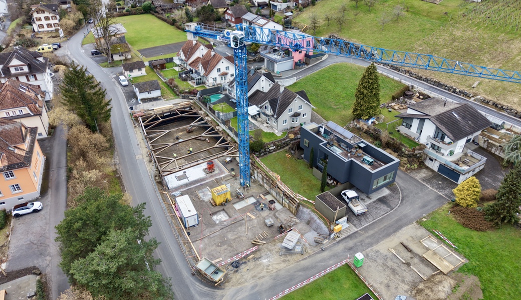 Ein Quartier im Wandel: Baugrube kündet Mehrfamilienhaus an