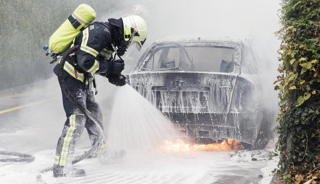 Seit Januar setzt die Feuerwehr fluortensidhaltigen Löschschaum nur noch gezielt ein.