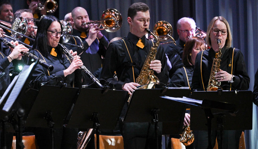 Vom Zauberwürfel bis zur Blasmusik: Diese Höhepunkte prägten den Unterhaltungsabend der «Harmonie»