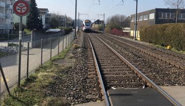 Kind bei Bahnübergang verletzt