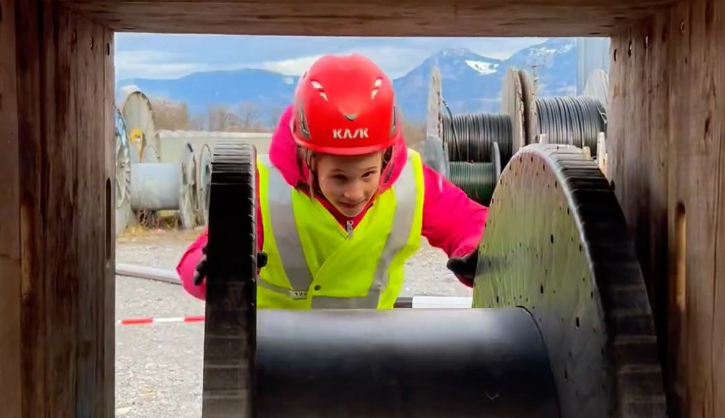 An den  «Power Games» schnuppern Jugendliche spielerisch in den Elektrikerberuf