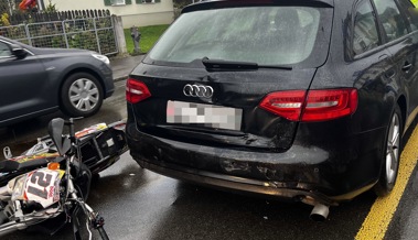 Auto bremste vor Fussgängerstreifen, Töff knallte ihm ins Heck