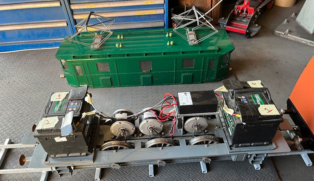 Die technische Ausstattung der Ae 3/5 hat Dario Rutishauser besorgt. Die technische Ausstattung der Ae 3/5 hat Dario Rutishauser besorgt.
