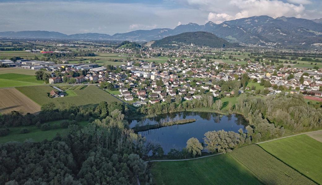 Eine Luftaufnahme des Naturschutzgebiets Grube Loo in Oberriet mit Blick gegen Eichenwies und Montlingen.