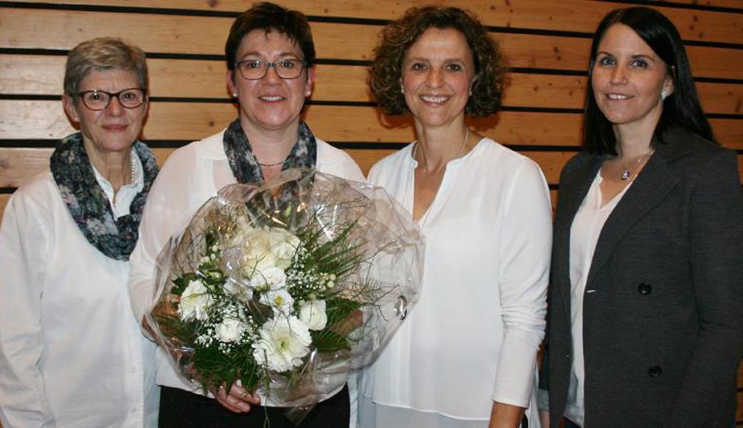 Die zurückgetretenen Hanni Neuherz (v. l.) und Karin Haltiner mit der neuen Präsidentin Andrea Zai-Kluser, neu Präsidentin, und der neuen Aktuarin Anita Schegg. 