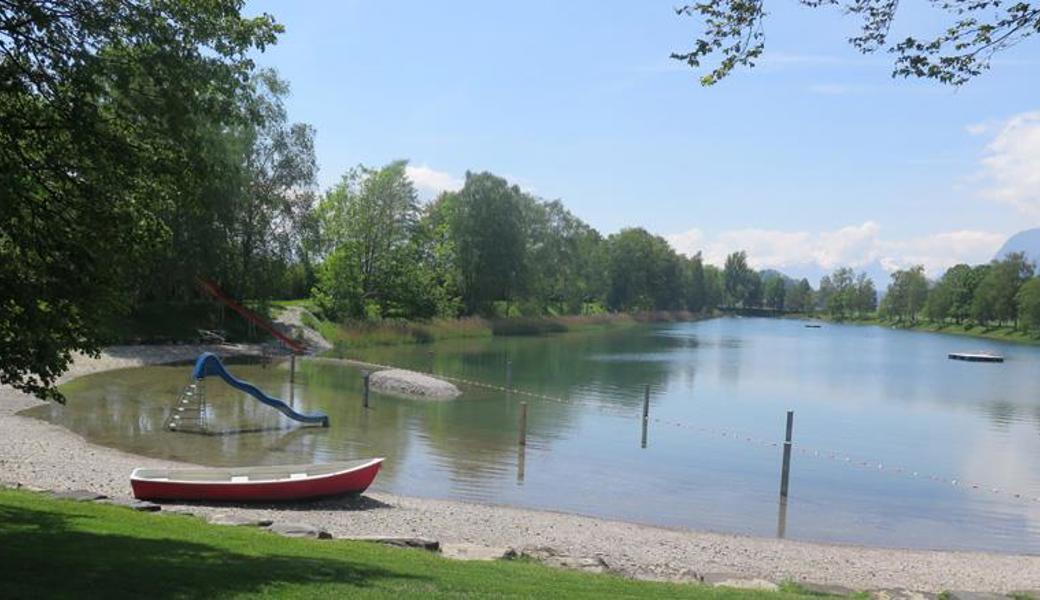 Die Rutschbahn im Kinderbecken steht nicht mehr im Trockenen wie letzten Sommer. Der Wasserspiel sollte noch etwas ansteigen. 