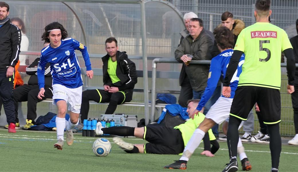 Die Youngsters vom Turniersieger FC Widnau, hier Noah Massari, waren meist einen Schritt schneller am Ball als ihr Gegner.