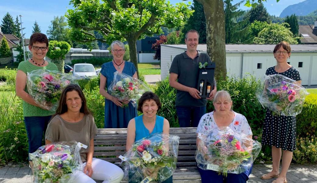 Treue Mitarbeiterinnen und Mitarbeiter des Spitex-Vereins Oberriet, vorne (sitzend, von links): Patrizia Stieger (zehn Jahre), Edith Thomann (25 Jahre), Daniela Koller (zehn Jahre); hinten (stehend, von links): Monika Gschwend (zehn Jahre), Margaretha Zigerlig (15 Jahre), Laurent Déverin (zehn Jahre), Bettina Zigerlig (15 Jahre).