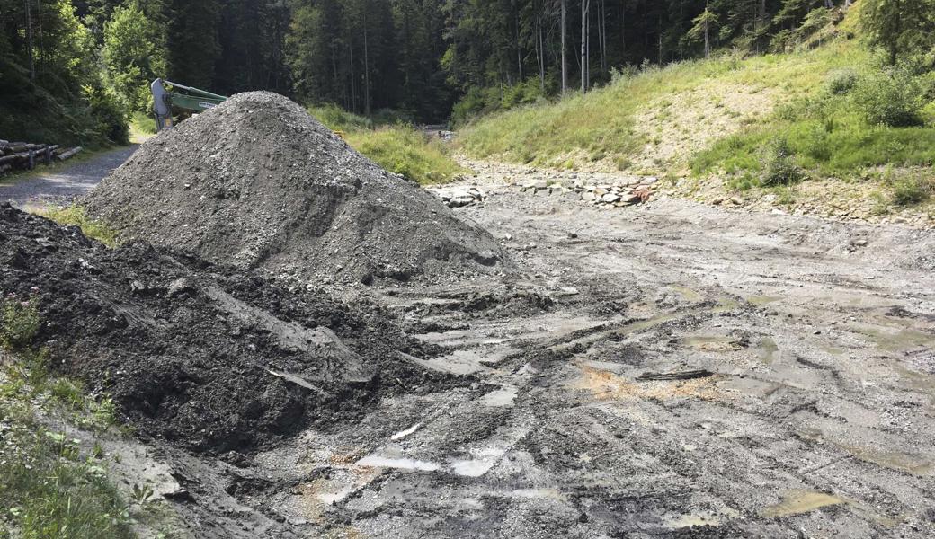 Anstösser an die Bergstrecke des Kobelwieserbachs müssen sich bezüglich der Unterhaltskosten der letzten Jahre finanziell beteiligen. 2018 wurden rund 1800m3 Geschiebe aus dem Geschiebesammler ausgebaggert. 