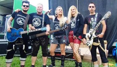 «Bläcktoberfest» mit starker AC/DC-Coverband