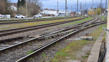Fahrbahnerneuerung beim Bahnhof: Minimale Einschränkungen für den Zugverkehr in einer Nacht