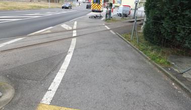 Betrunkener Mann stürzt von seinem Velo