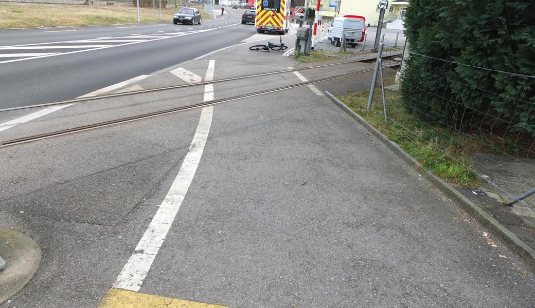 Der Mann stürzte auf Höhe der Bahnlinie Rheineck-Walzenhausen.