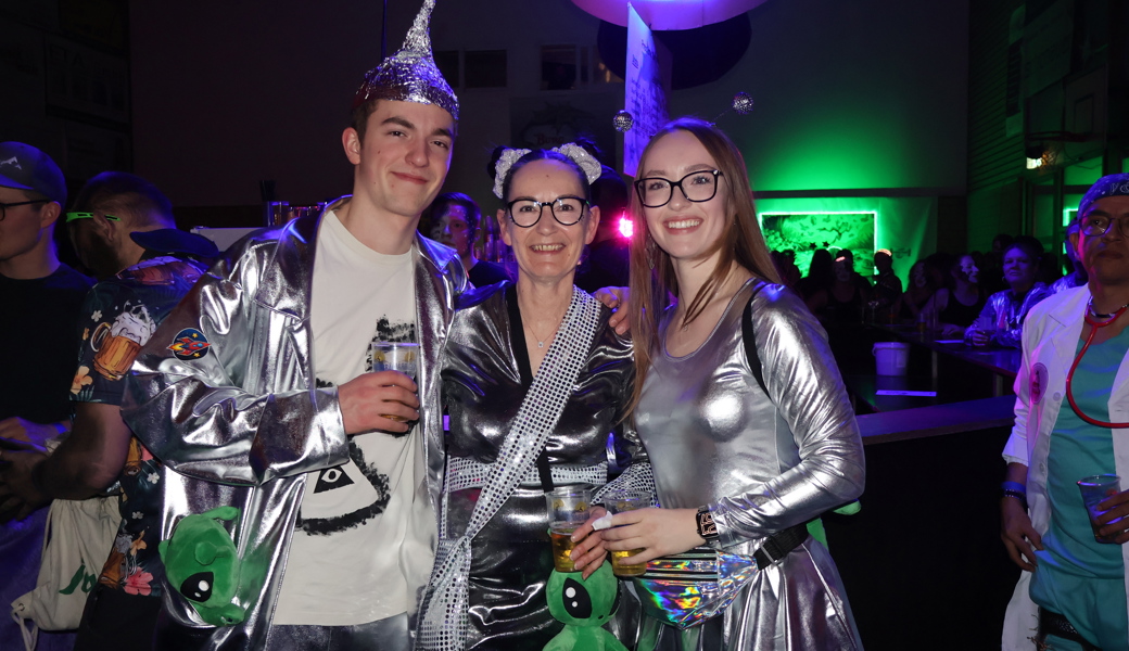 Schwerelos in Richtung Fasnacht: Rebstein feiert ausgelassen an der Tätscher-Nacht