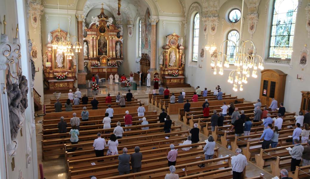 Grosszügiger Abstand in den Kirchenbänken der katholischen Kirche in Widnau.