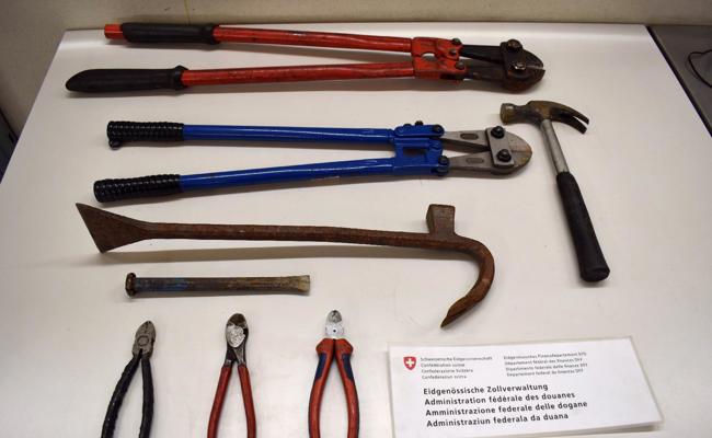 Zöllner beschlagnahmen Einbruchswerkzeug