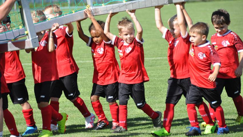 Am Montlinger Fussballcamp nehmen jährlich mehr junge Fussballerinnen und Fussballer teil.