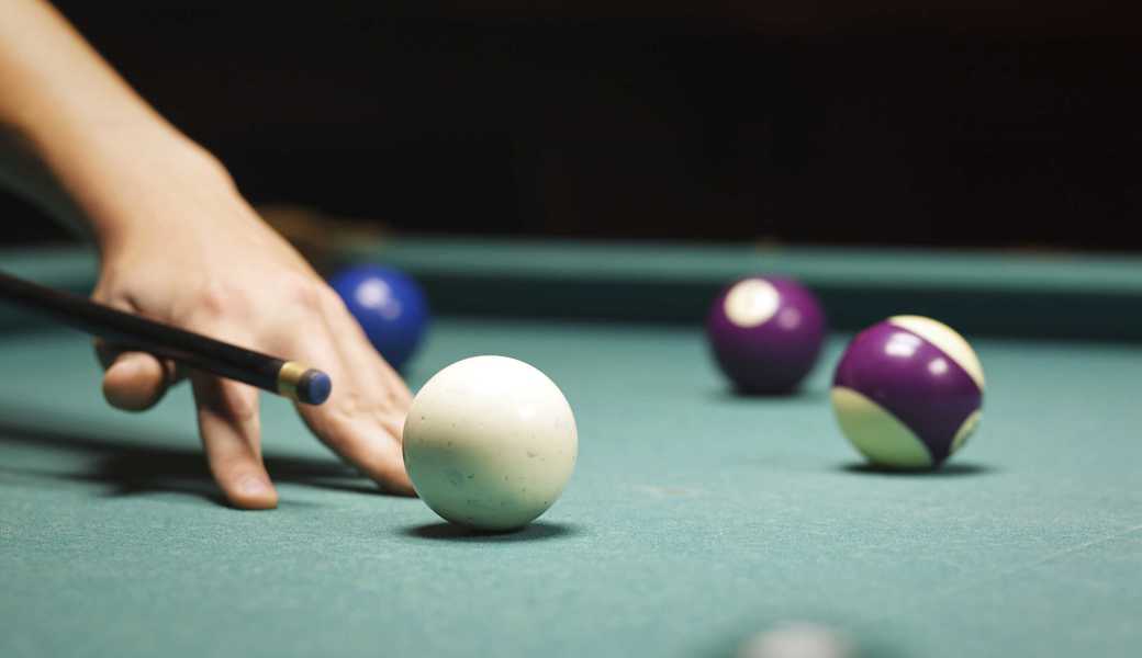 Wer über die Bande spielt, hat die Chance, ein Hindernis zu umspielen.