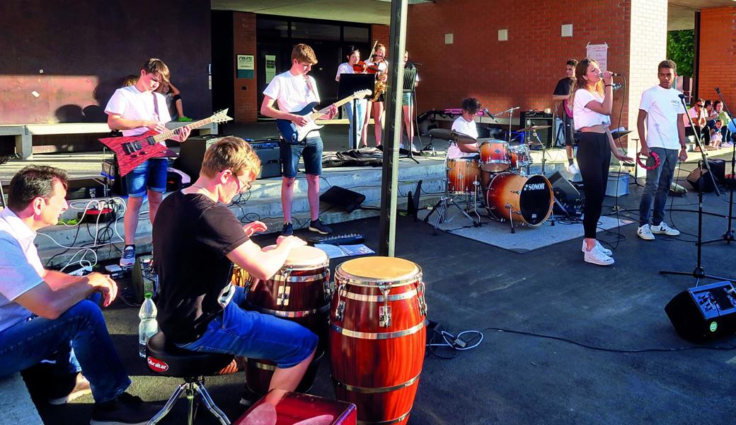 In Buchs mit dabei: «The Grinch», eine Pop-Rock- Schülerband der Schule Musik im Zentrum, hier an der Diepoldsauer Musikschulserenade aktiv.