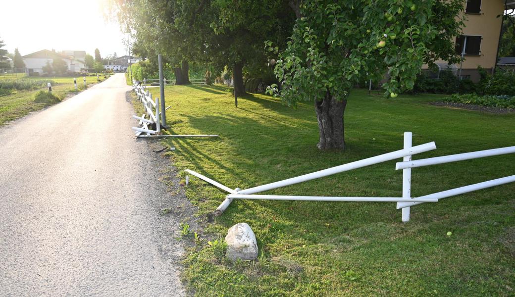 Eine Frau fuhr auf der Schützenstrasse in einen Holzzaun.