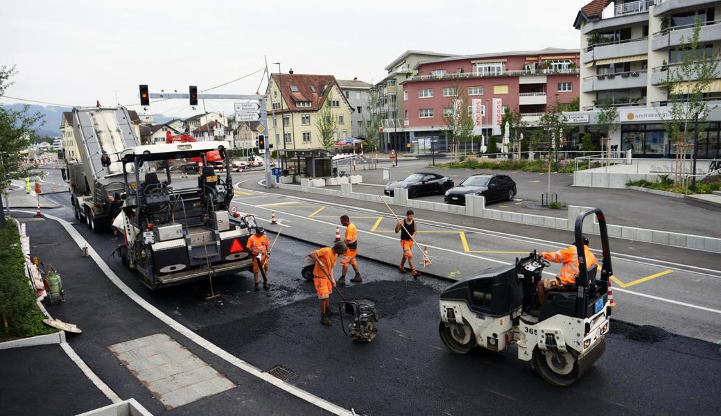 Inzwischen sind die Asphaltarbeiten abgeschlossen. 